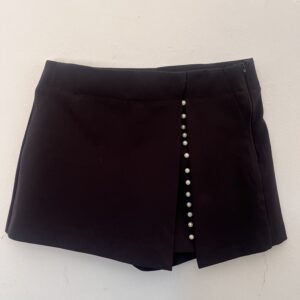 Black Skirt w White Pearls