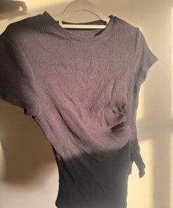 Black T-shirt with gathered seam on waist