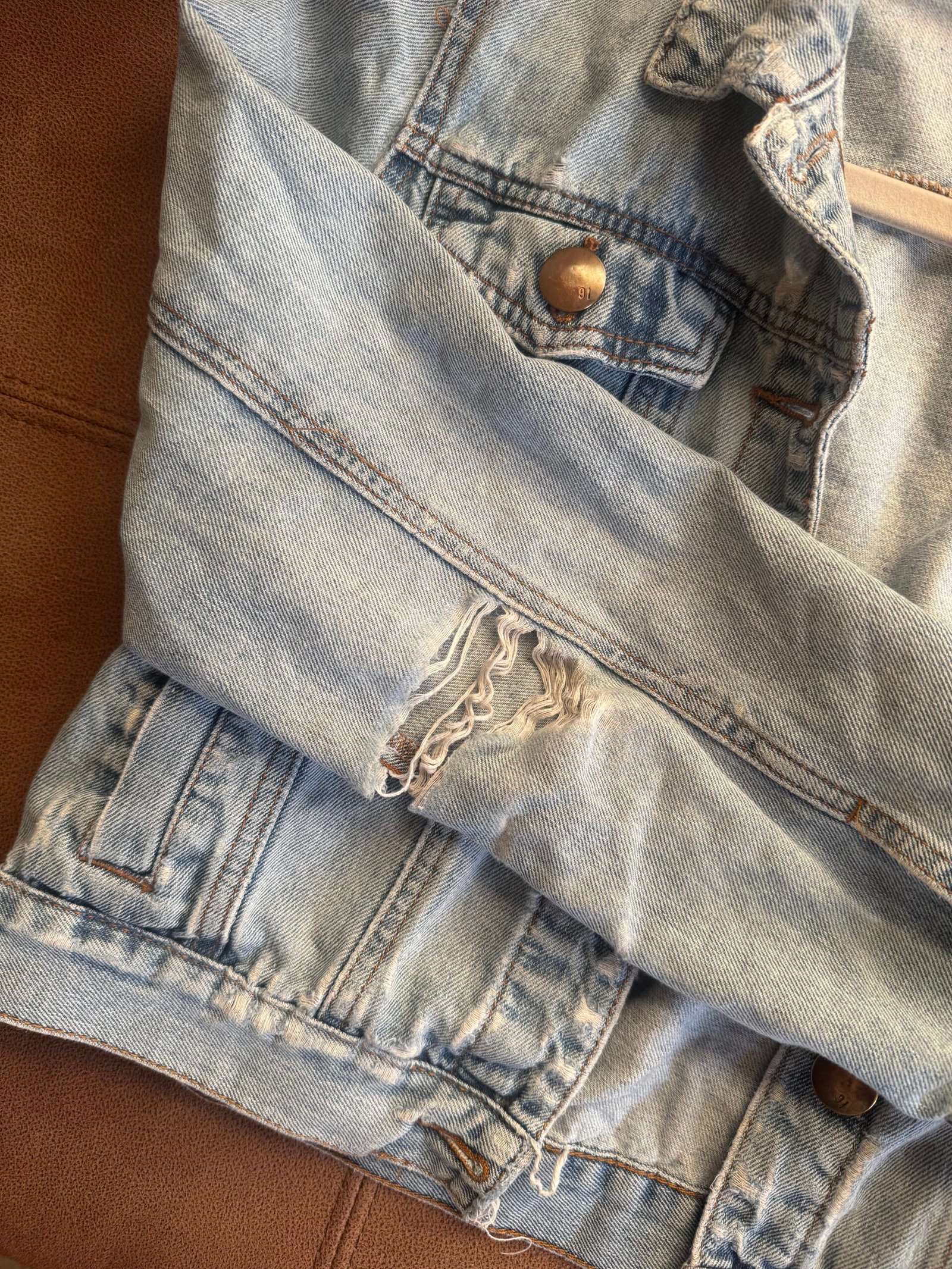 Cropped denim jacket - Image 3
