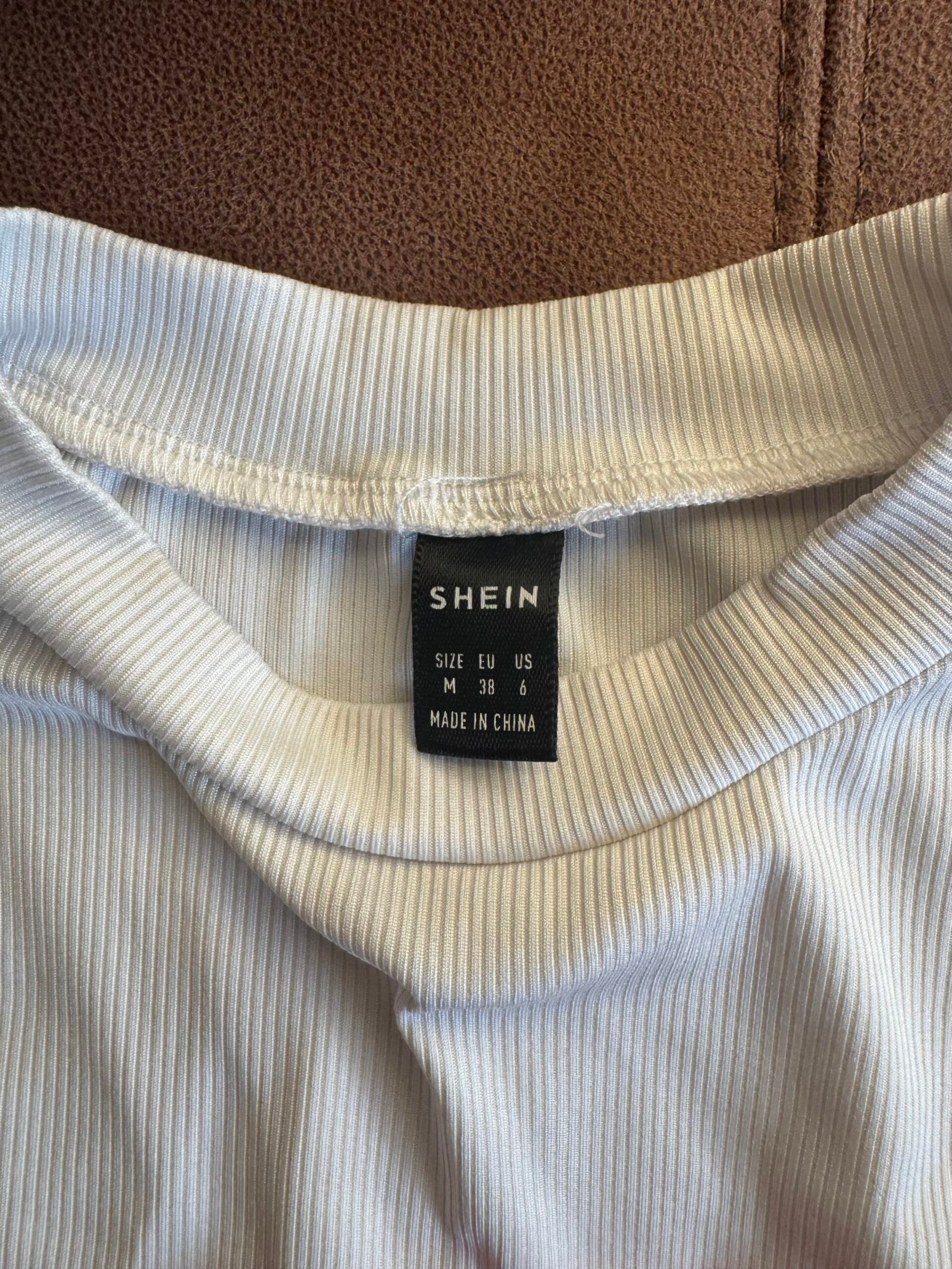 Cropped T-shirt - Image 2